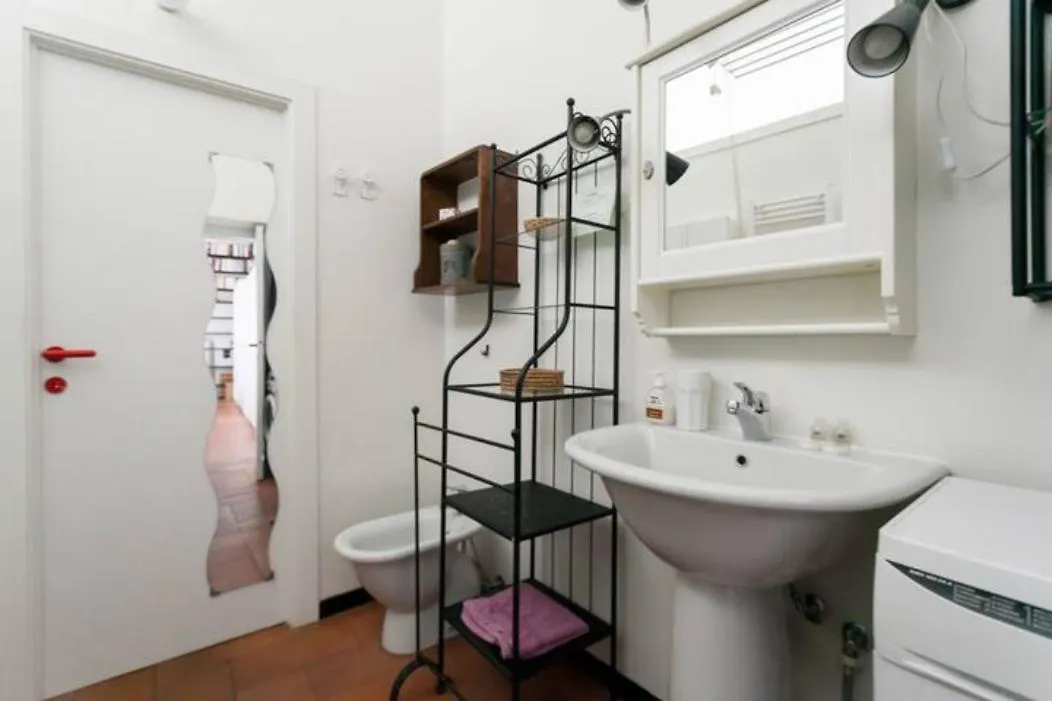 Guesthost - Porta Ticinese Balcony Apartment 米兰 0*,
